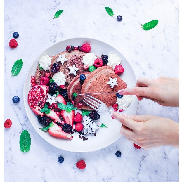 Banana hotcakes with goji cacao sauce