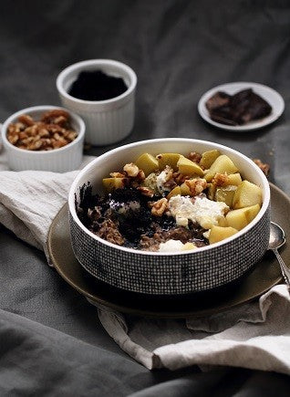 Spiced Chai and Maqui Porridge